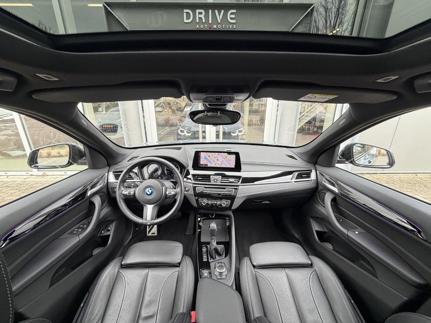 BMW X1 xDrive25e Bus Ed Plus M-Sport |Pano|HUD|HiFi|Cam|Sfeer|19"|Storm Bay|