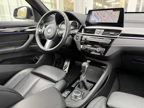 BMW X1 xDrive25e Bus Ed Plus M-Sport |Pano|HUD|HiFi|Cam|Sfeer|19"|Storm Bay|