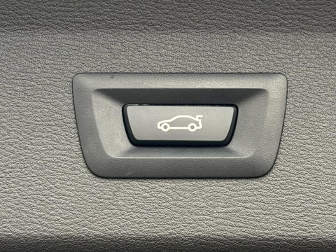 BMW X1 xDrive25e Bus Ed Plus M-Sport |Pano|HUD|HiFi|Cam|Sfeer|19"|Storm Bay|