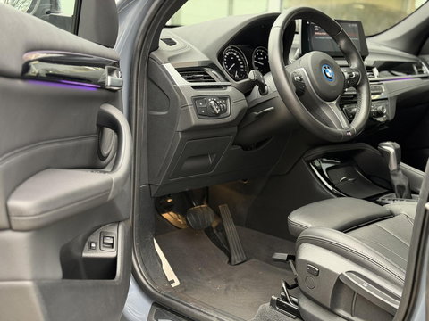 BMW X1 xDrive25e Bus Ed Plus M-Sport |Pano|HUD|HiFi|Cam|Sfeer|19"|Storm Bay|