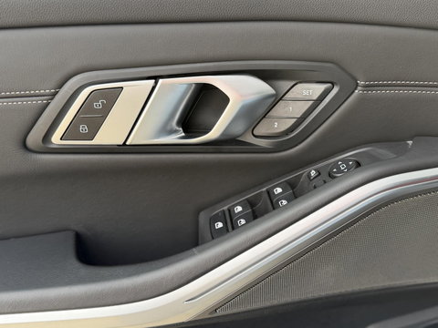 BMW 3 Serie Touring 330e LCI High Ex. M-Sport Pro |Individual leer|Pano|H/K|Memory|19"|Trekhaak|Dravit