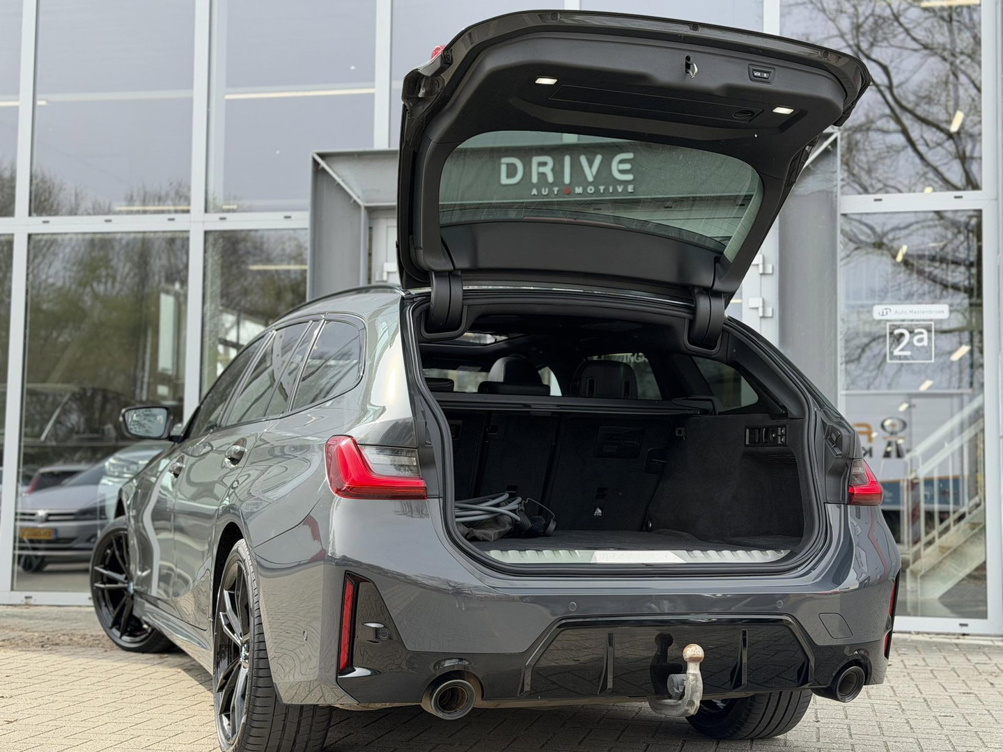 BMW 3 Serie Touring 330e LCI High Ex. M-Sport Pro |Individual leer|Pano|H/K|Memory|19"|Trekhaak|Dravit