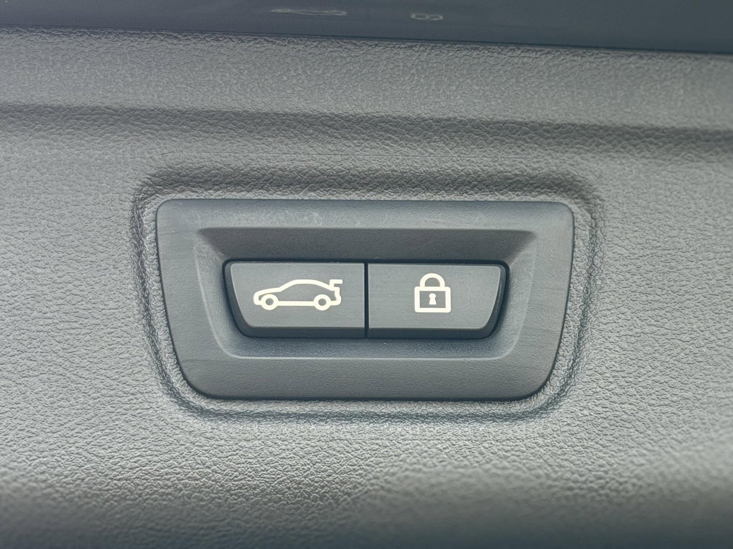 BMW 3 Serie Touring 330e LCI High Ex. M-Sport Pro |Individual leer|Pano|H/K|Memory|19"|Trekhaak|Dravit