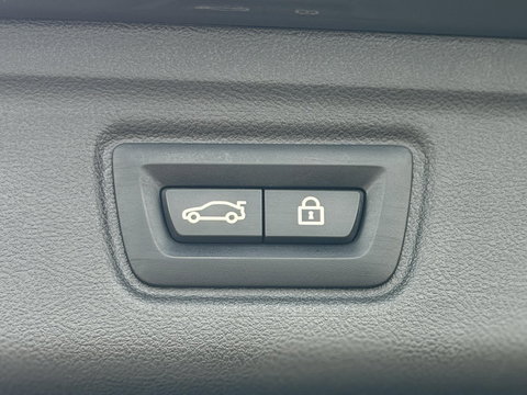 BMW 3 Serie Touring 330e LCI High Ex. M-Sport Pro |Individual leer|Pano|H/K|Memory|19"|Trekhaak|Dravit