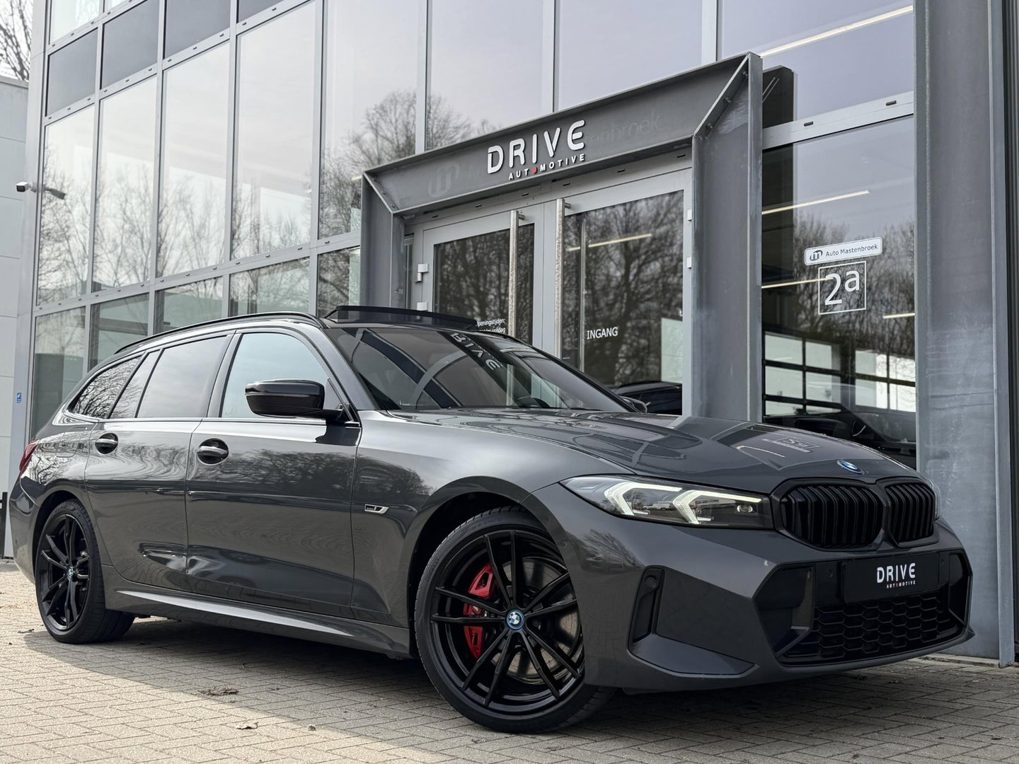 BMW 3 Serie Touring 330e LCI High Ex. M-Sport Pro |Individual leer|Pano|H/K|Memory|19"|Trekhaak|Dravit