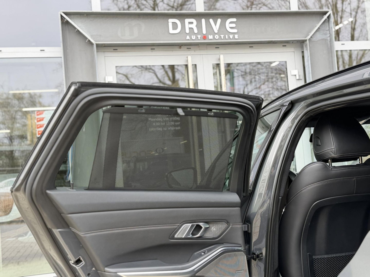 BMW 3 Serie Touring 330e LCI High Ex. M-Sport Pro |Individual leer|Pano|H/K|Memory|19"|Trekhaak|Dravit