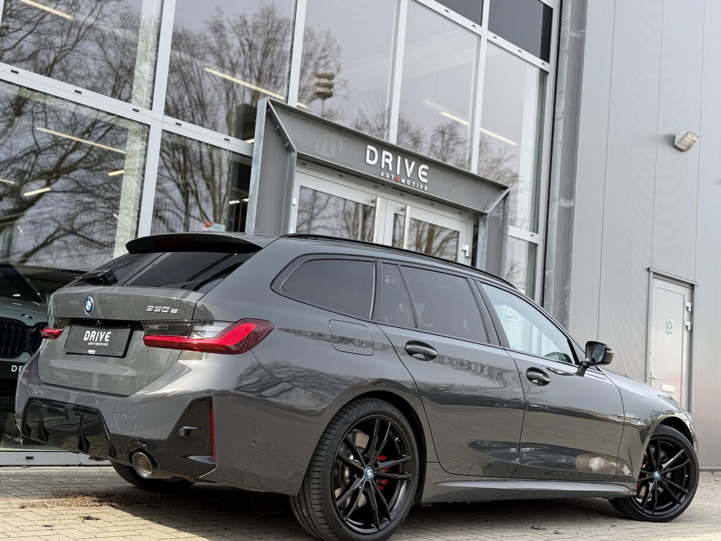 BMW 3 Serie Touring 330e LCI High Ex. M-Sport Pro |Individual leer|Pano|H/K|Memory|19"|Trekhaak|Dravit
