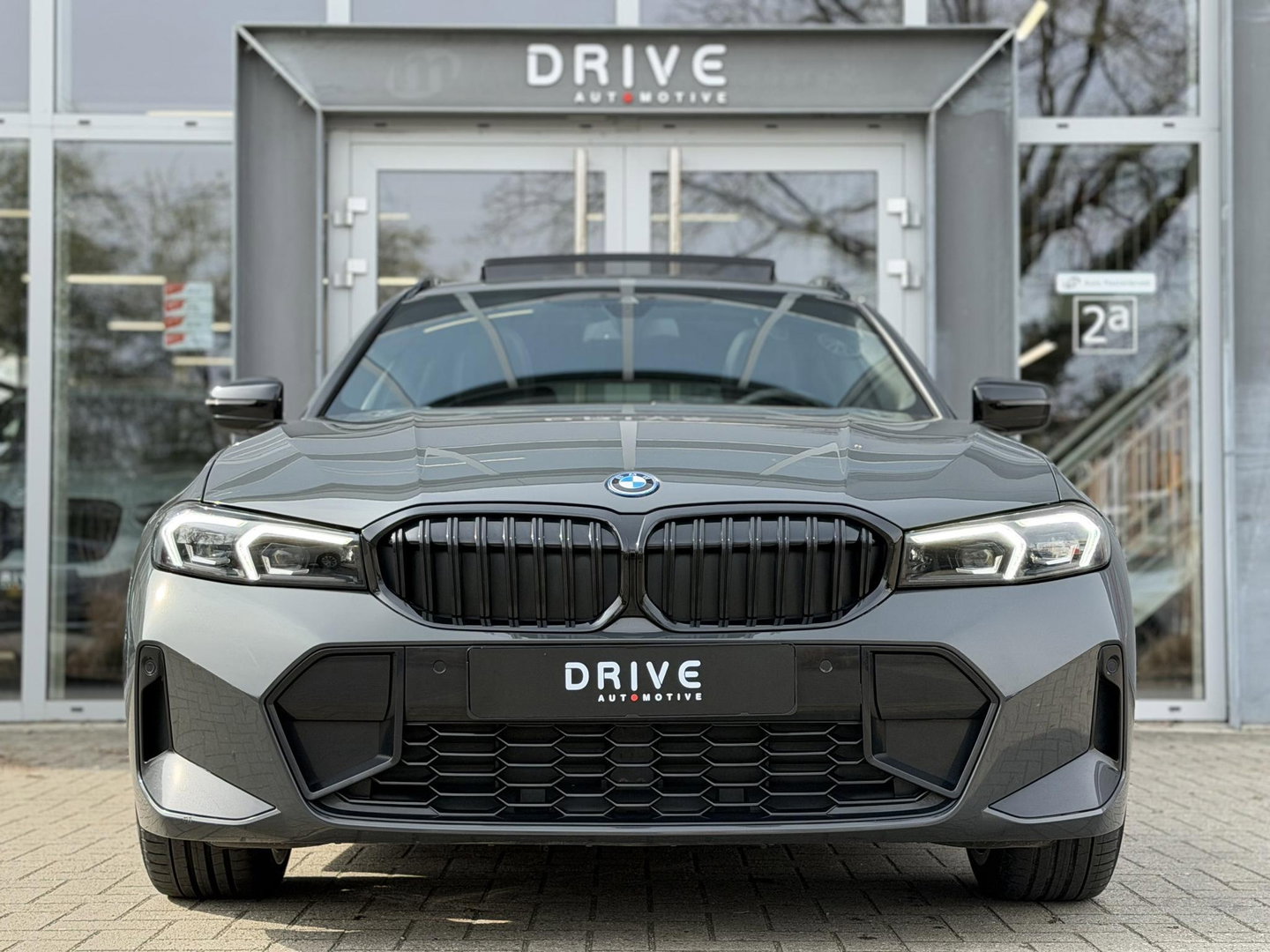 BMW 3 Serie Touring 330e LCI High Ex. M-Sport Pro |Individual leer|Pano|H/K|Memory|19"|Trekhaak|Dravit