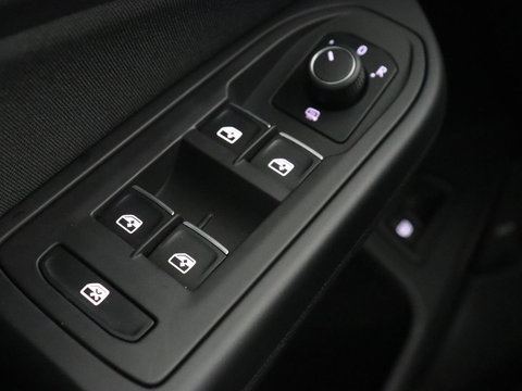 Volkswagen Golf 1.4 eHybrid GTE | SOH 93% | Stoelverwarming | Trekhaak | Carplay | Adaptive cruise | 18'' | Sportstoelen | Navigatie | Sfeerverlichting | Climate control | Parkeerhulp | PHEV | Plug In