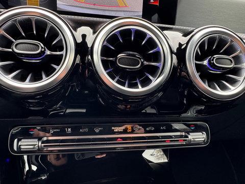 Mercedes-Benz A-Klasse 180 AMG Sfeerverlichting Leder Led 2021