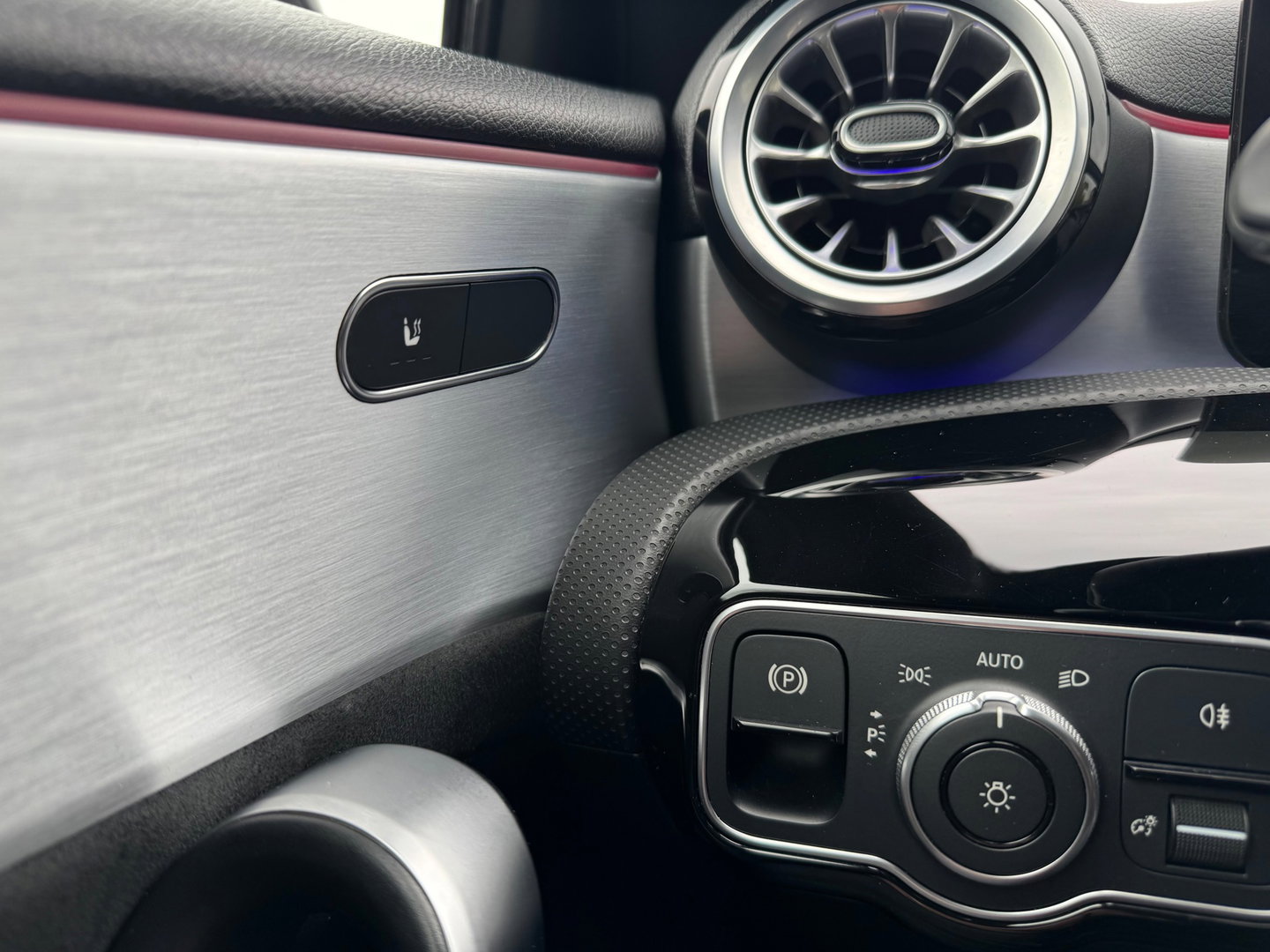 Mercedes-Benz A-Klasse 180 AMG Sfeerverlichting Leder Led 2021