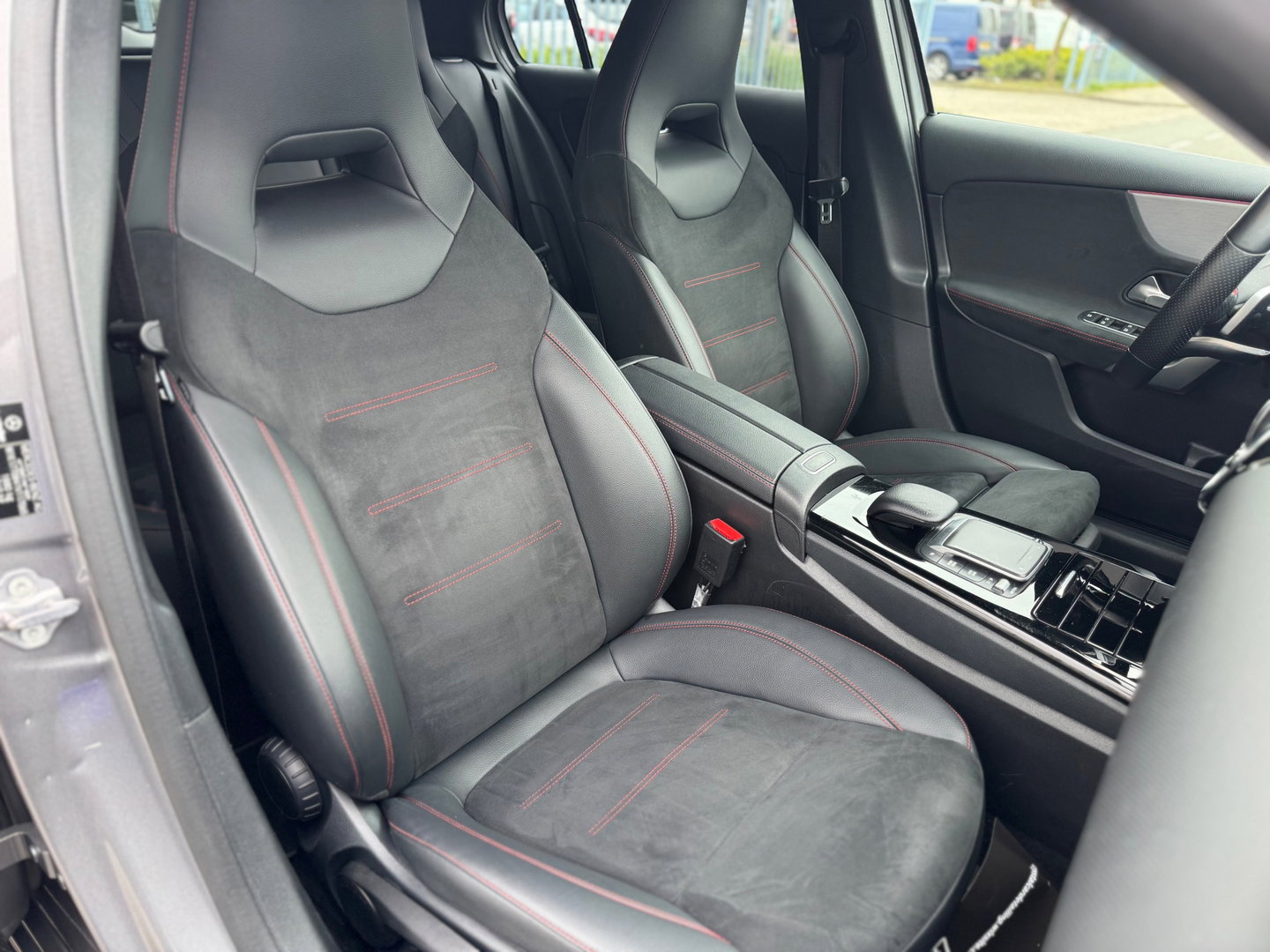 Mercedes-Benz A-Klasse 180 AMG Sfeerverlichting Leder Led 2021