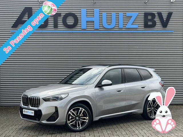 BMW X1 - sDrive20i M Sport Premium Pakket Panoramadak Trekhaak Achteruitrijcamera Stoelverwarming Keyless Entry Carplay