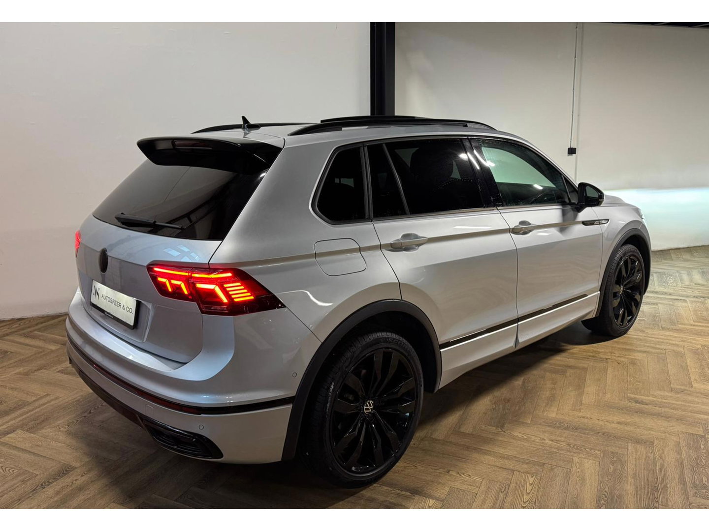 Volkswagen Tiguan 1.5 TSI R-Line PANO KEYLESS CAM