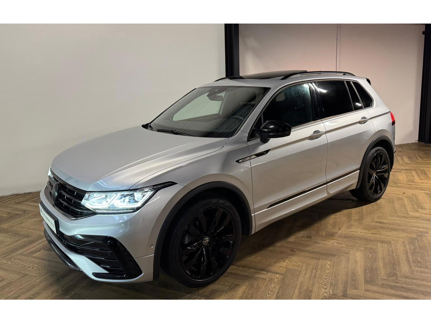 Volkswagen Tiguan 1.5 TSI R-Line PANO KEYLESS CAM