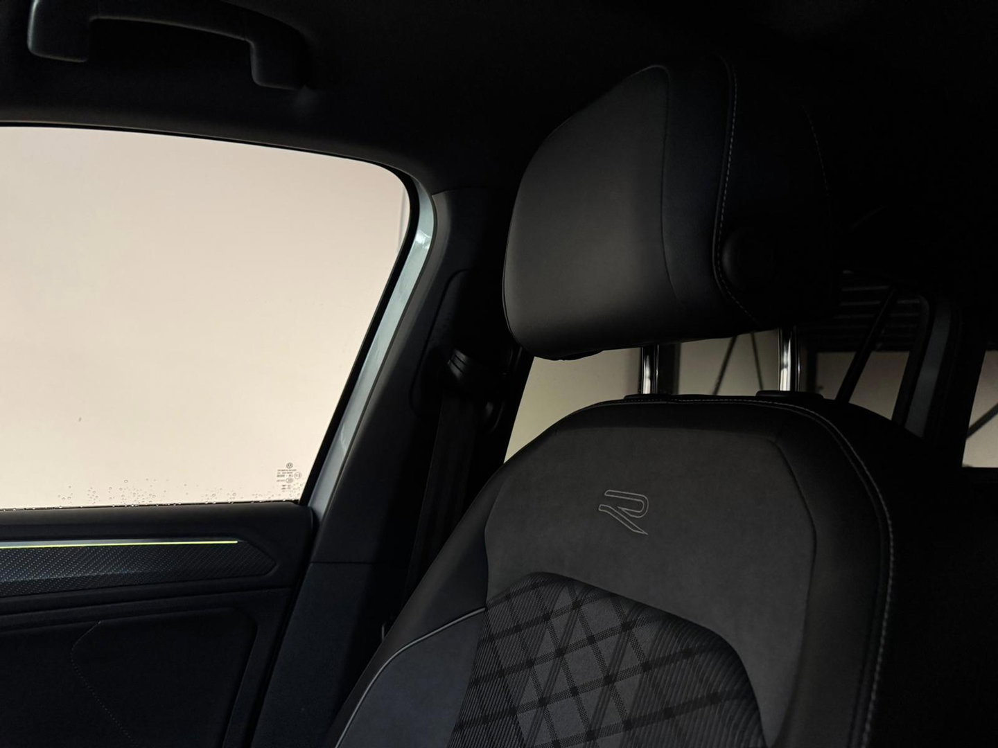 Volkswagen Tiguan 1.5 TSI R-Line PANO KEYLESS CAM