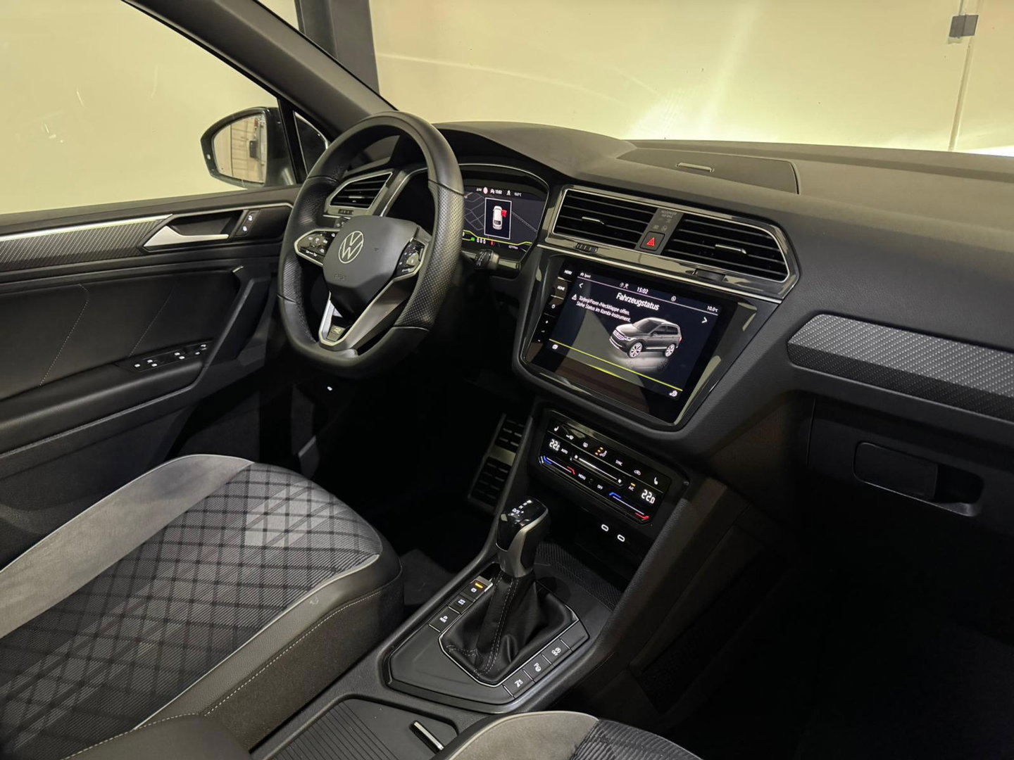 Volkswagen Tiguan 1.5 TSI R-Line PANO KEYLESS CAM