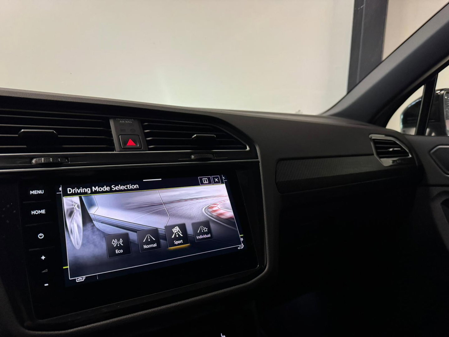 Volkswagen Tiguan 1.5 TSI R-Line PANO KEYLESS CAM