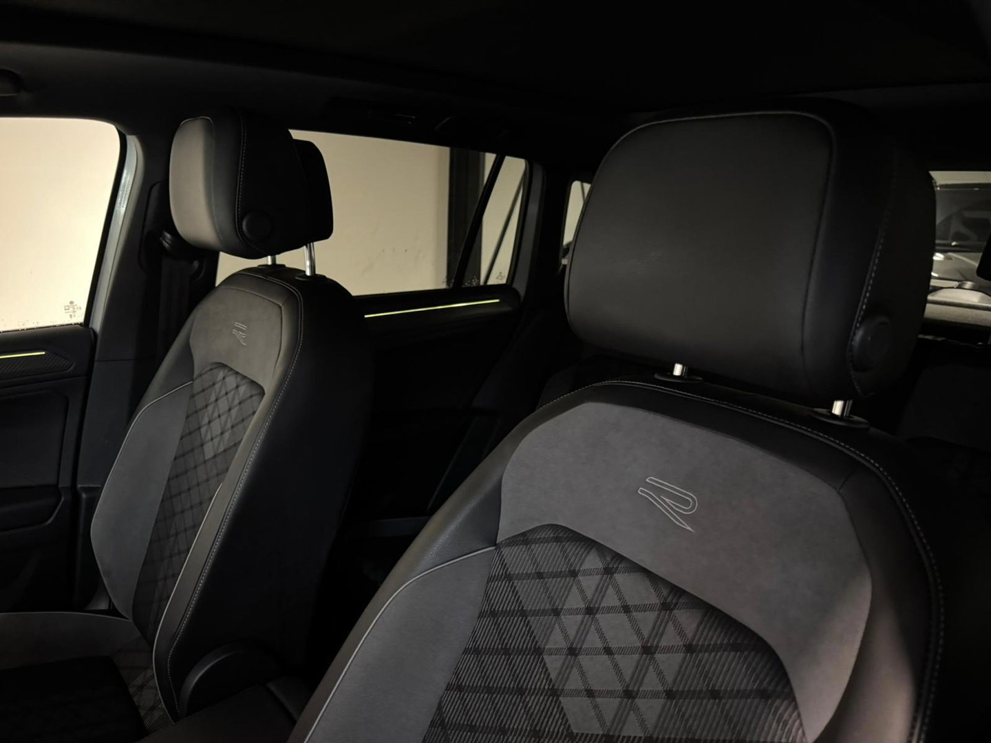 Volkswagen Tiguan 1.5 TSI R-Line PANO KEYLESS CAM