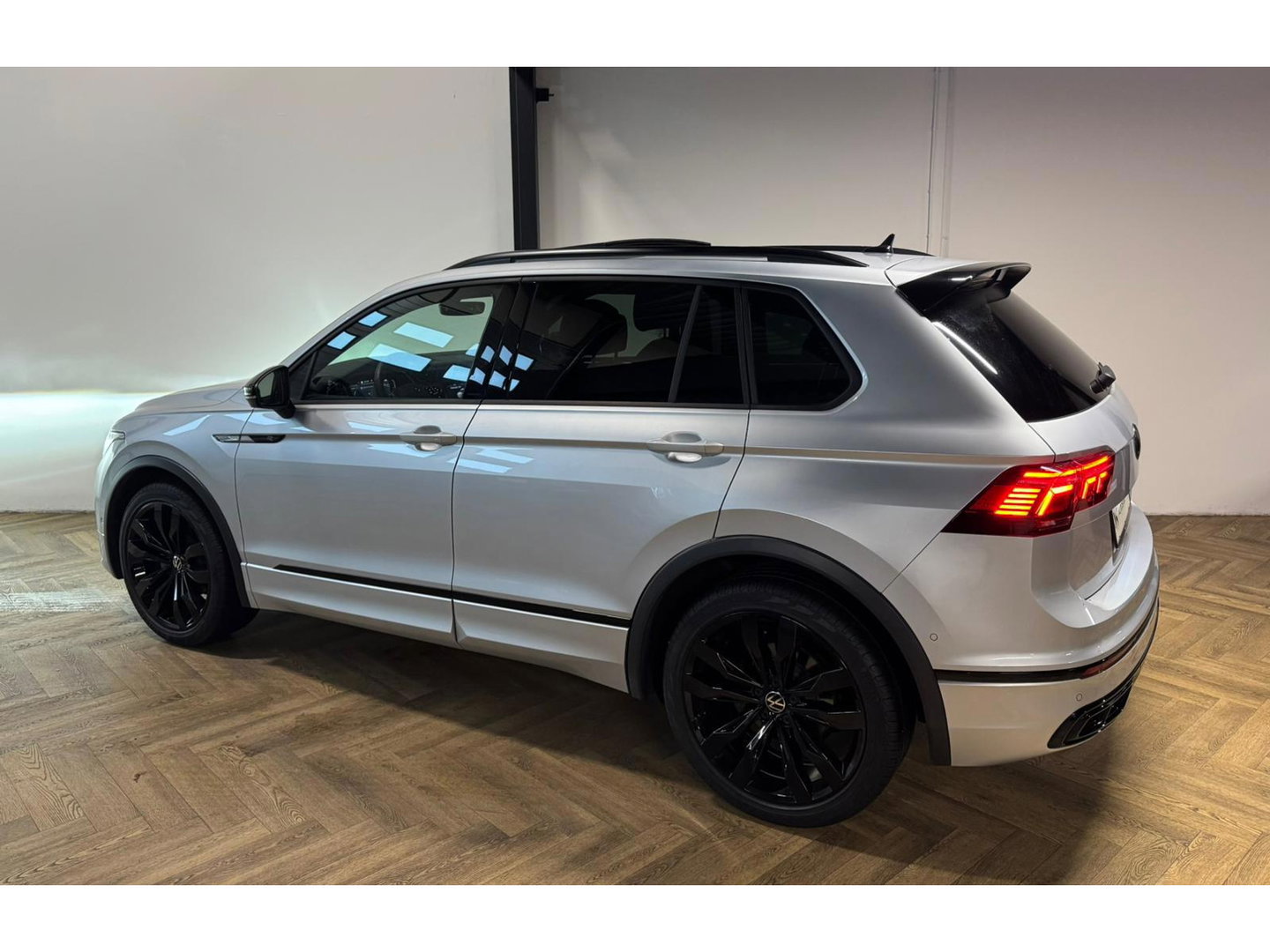 Volkswagen Tiguan 1.5 TSI R-Line PANO KEYLESS CAM