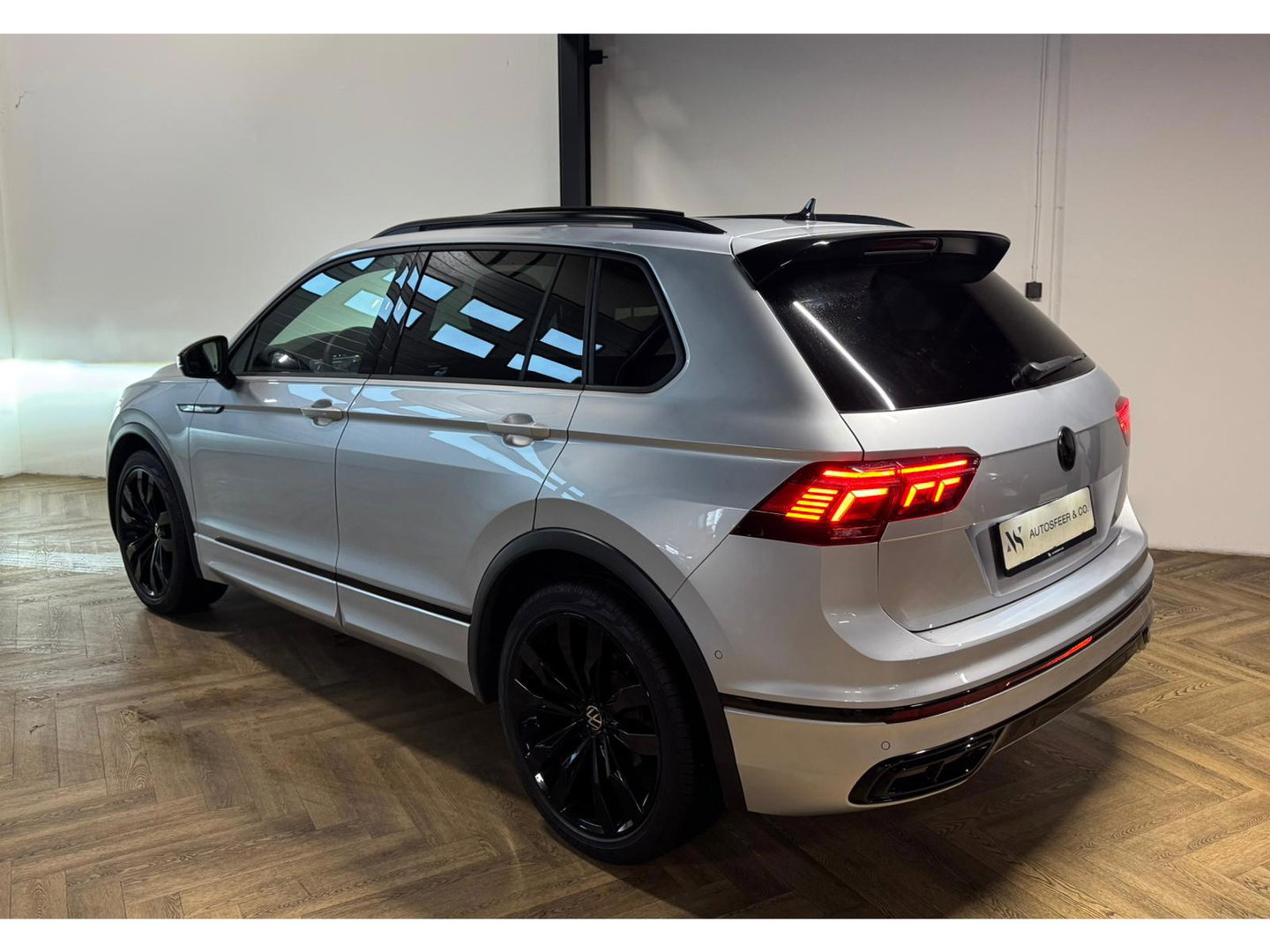 Volkswagen Tiguan 1.5 TSI R-Line PANO KEYLESS CAM