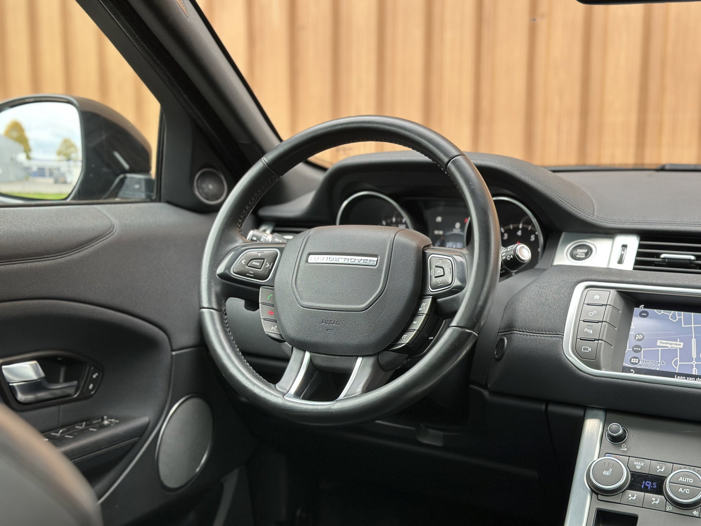 Land Rover Range Rover Evoque 2.0 Si4 Urban Series SE | Panoramadak | Cruise Control | Achteruitrijcamera | Parkeersensoren | Bluetooth | Elektrische Stoelen | Lane Assist | Keyless Go |