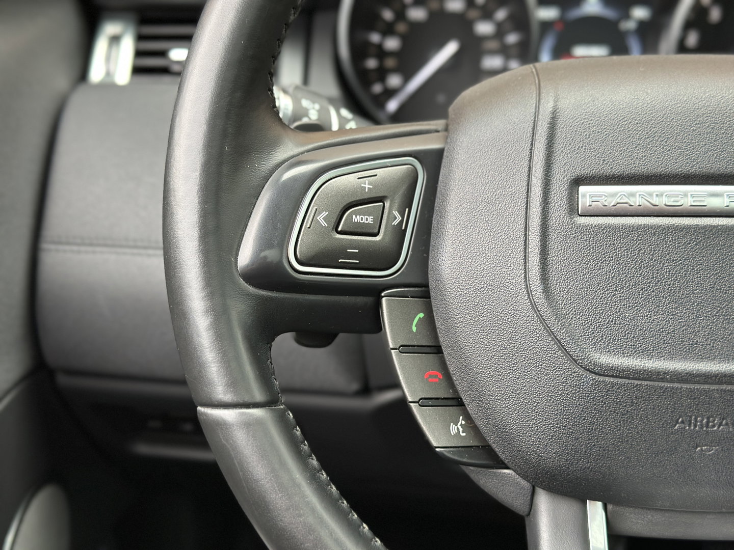 Land Rover Range Rover Evoque 2.0 Si4 Urban Series SE | Panoramadak | Cruise Control | Achteruitrijcamera | Parkeersensoren | Bluetooth | Elektrische Stoelen | Lane Assist | Keyless Go |