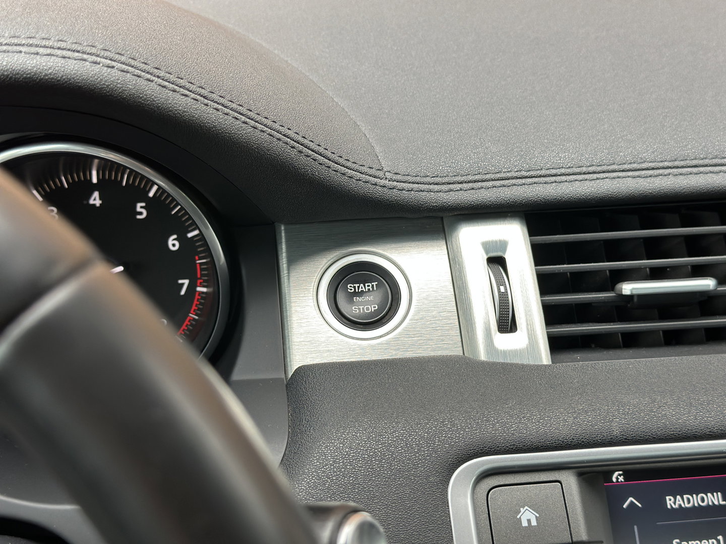 Land Rover Range Rover Evoque 2.0 Si4 Urban Series SE | Panoramadak | Cruise Control | Achteruitrijcamera | Parkeersensoren | Bluetooth | Elektrische Stoelen | Lane Assist | Keyless Go |