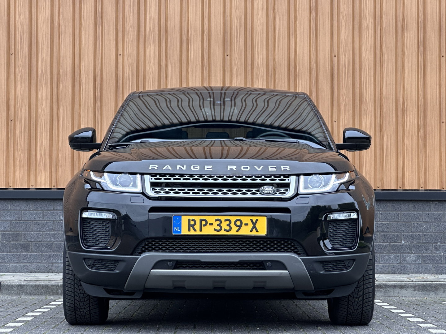 Land Rover Range Rover Evoque 2.0 Si4 Urban Series SE | Panoramadak | Cruise Control | Achteruitrijcamera | Parkeersensoren | Bluetooth | Elektrische Stoelen | Lane Assist | Keyless Go |