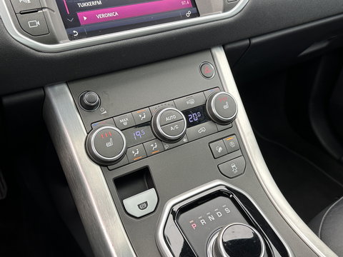 Land Rover Range Rover Evoque 2.0 Si4 Urban Series SE | Panoramadak | Cruise Control | Achteruitrijcamera | Parkeersensoren | Bluetooth | Elektrische Stoelen | Lane Assist | Keyless Go |