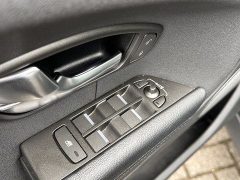 Land Rover Range Rover Evoque 2.0 Si4 Urban Series SE | Panoramadak | Cruise Control | Achteruitrijcamera | Parkeersensoren | Bluetooth | Elektrische Stoelen | Lane Assist | Keyless Go |