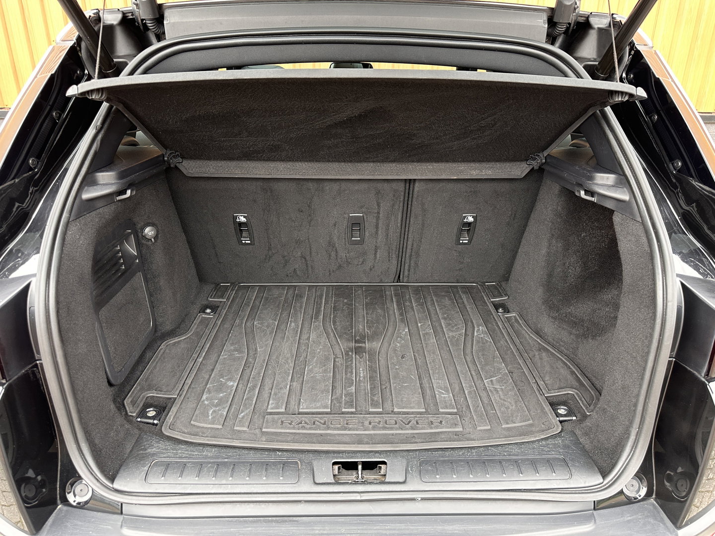 Land Rover Range Rover Evoque 2.0 Si4 Urban Series SE | Panoramadak | Cruise Control | Achteruitrijcamera | Parkeersensoren | Bluetooth | Elektrische Stoelen | Lane Assist | Keyless Go |