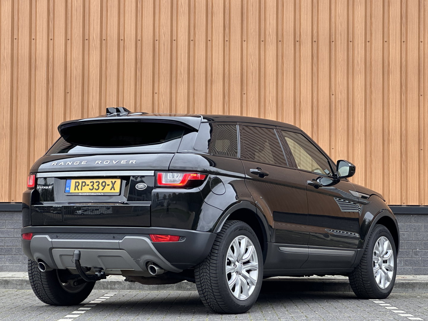 Land Rover Range Rover Evoque 2.0 Si4 Urban Series SE | Panoramadak | Cruise Control | Achteruitrijcamera | Parkeersensoren | Bluetooth | Elektrische Stoelen | Lane Assist | Keyless Go |