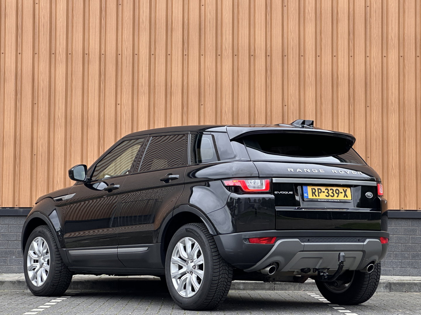 Land Rover Range Rover Evoque 2.0 Si4 Urban Series SE | Panoramadak | Cruise Control | Achteruitrijcamera | Parkeersensoren | Bluetooth | Elektrische Stoelen | Lane Assist | Keyless Go |