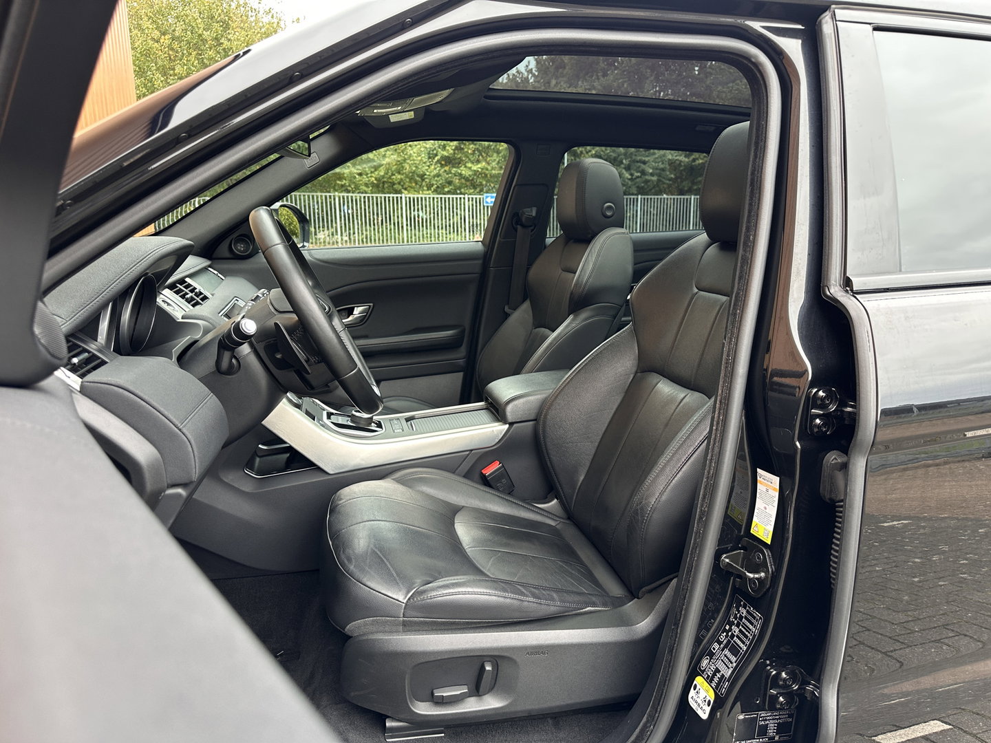Land Rover Range Rover Evoque 2.0 Si4 Urban Series SE | Panoramadak | Cruise Control | Achteruitrijcamera | Parkeersensoren | Bluetooth | Elektrische Stoelen | Lane Assist | Keyless Go |