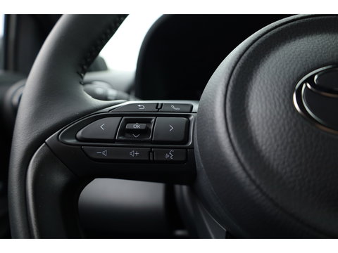 Toyota Yaris Cross 1.5 Hybrid Teamplayer 130pk | Winter pack | Safety pack | Navi | Adapt. Cruise | Camera | Keyless