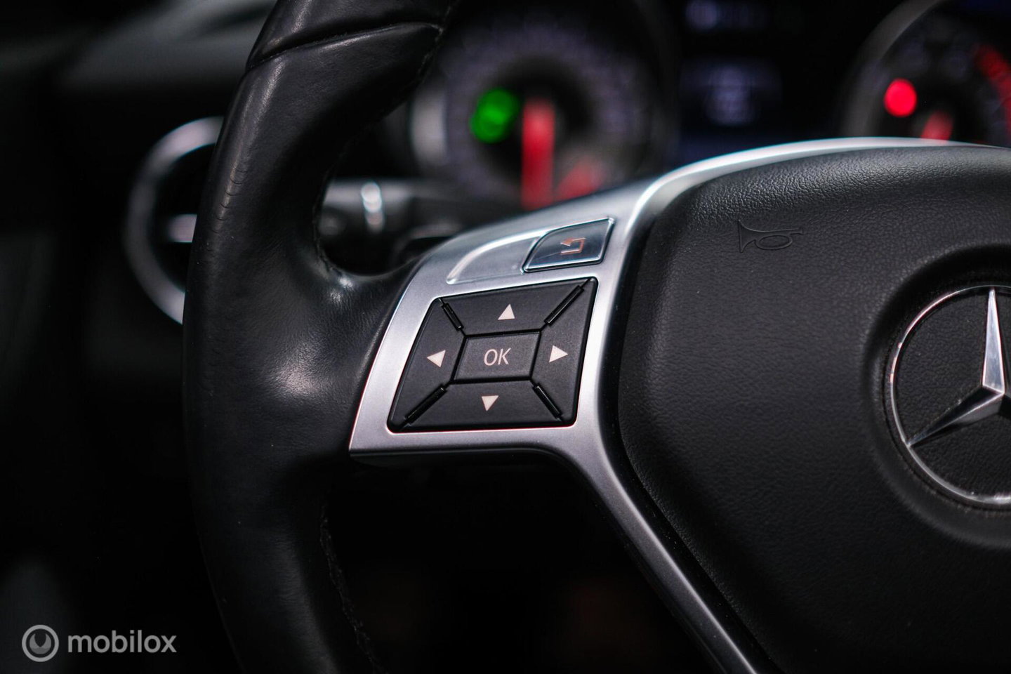 Mercedes-Benz SLK 350 AMG Line 306 PK | Panorama | Airscarf | Sportonderstel | LED | Ambiance | Cruise | Navi | Zeer mooi |