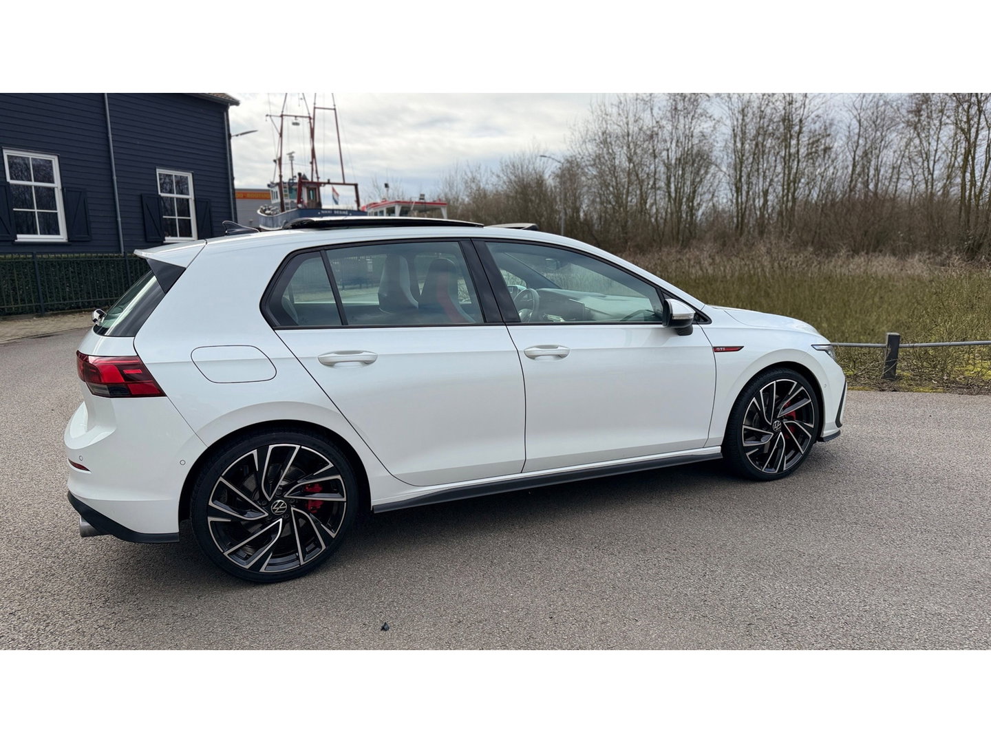 Volkswagen Golf 2.0 TSI GTI Panoramadak Leer Stoelverwarming/Verkoeling Camera Keyless entry
