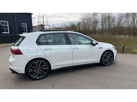 Volkswagen Golf 2.0 TSI GTI Panoramadak Leer Stoelverwarming/Verkoeling Camera Keyless entry