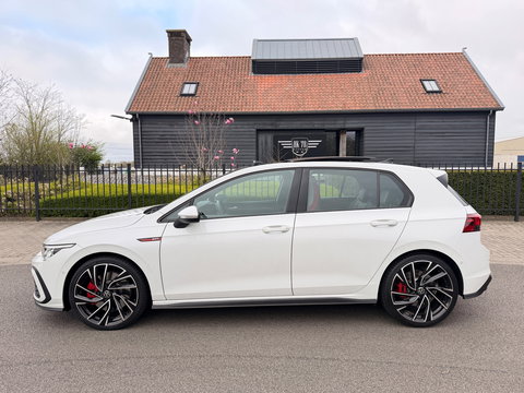 Volkswagen Golf 2.0 TSI GTI Panoramadak Leer Stoelverwarming/Verkoeling Camera Keyless entry