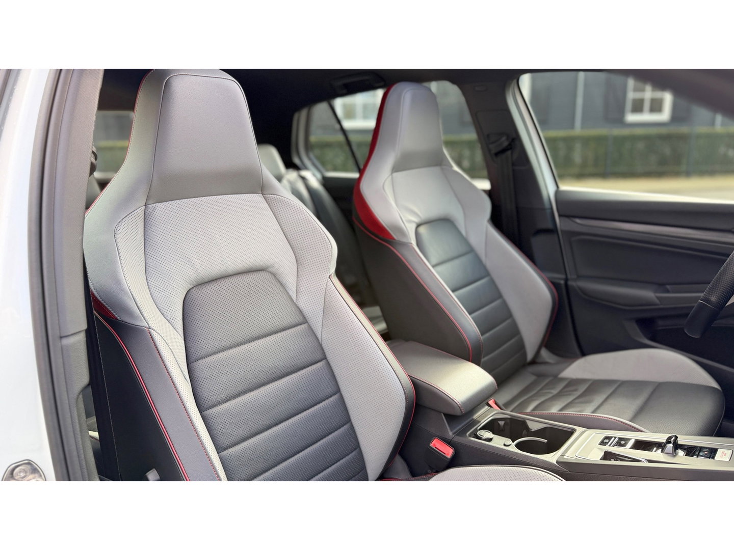 Volkswagen Golf 2.0 TSI GTI Panoramadak Leer Stoelverwarming/Verkoeling Camera Keyless entry