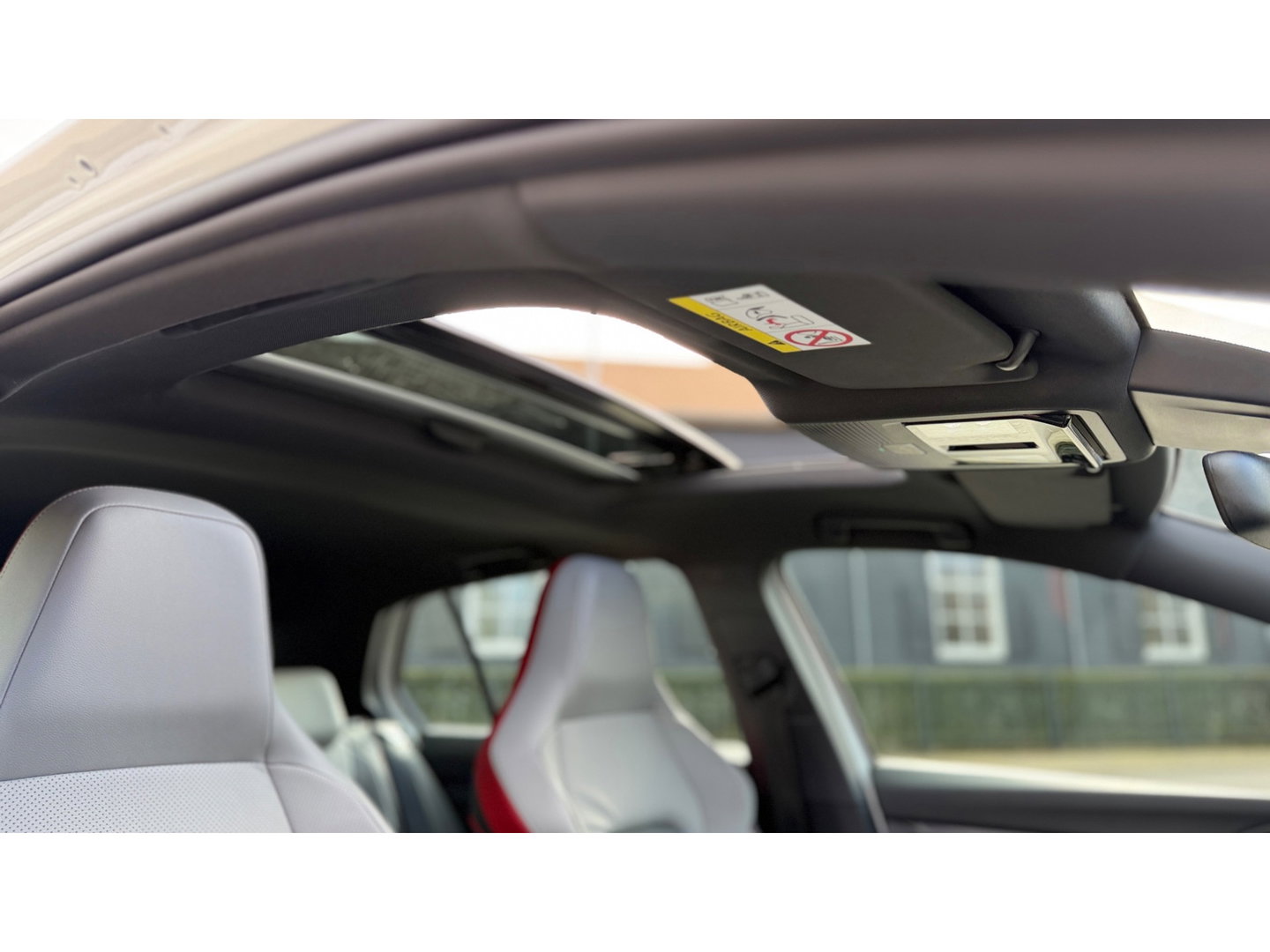 Volkswagen Golf 2.0 TSI GTI Panoramadak Leer Stoelverwarming/Verkoeling Camera Keyless entry