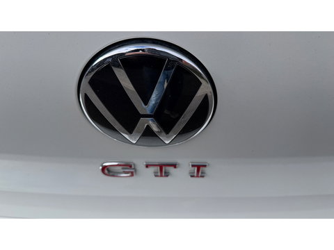 Volkswagen Golf 2.0 TSI GTI Panoramadak Leer Stoelverwarming/Verkoeling Camera Keyless entry