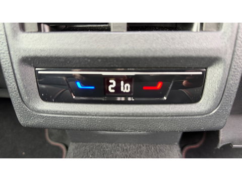 Volkswagen Golf 2.0 TSI GTI Panoramadak Leer Stoelverwarming/Verkoeling Camera Keyless entry