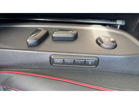 Volkswagen Golf 2.0 TSI GTI Panoramadak Leer Stoelverwarming/Verkoeling Camera Keyless entry