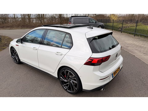 Volkswagen Golf 2.0 TSI GTI Panoramadak Leer Stoelverwarming/Verkoeling Camera Keyless entry