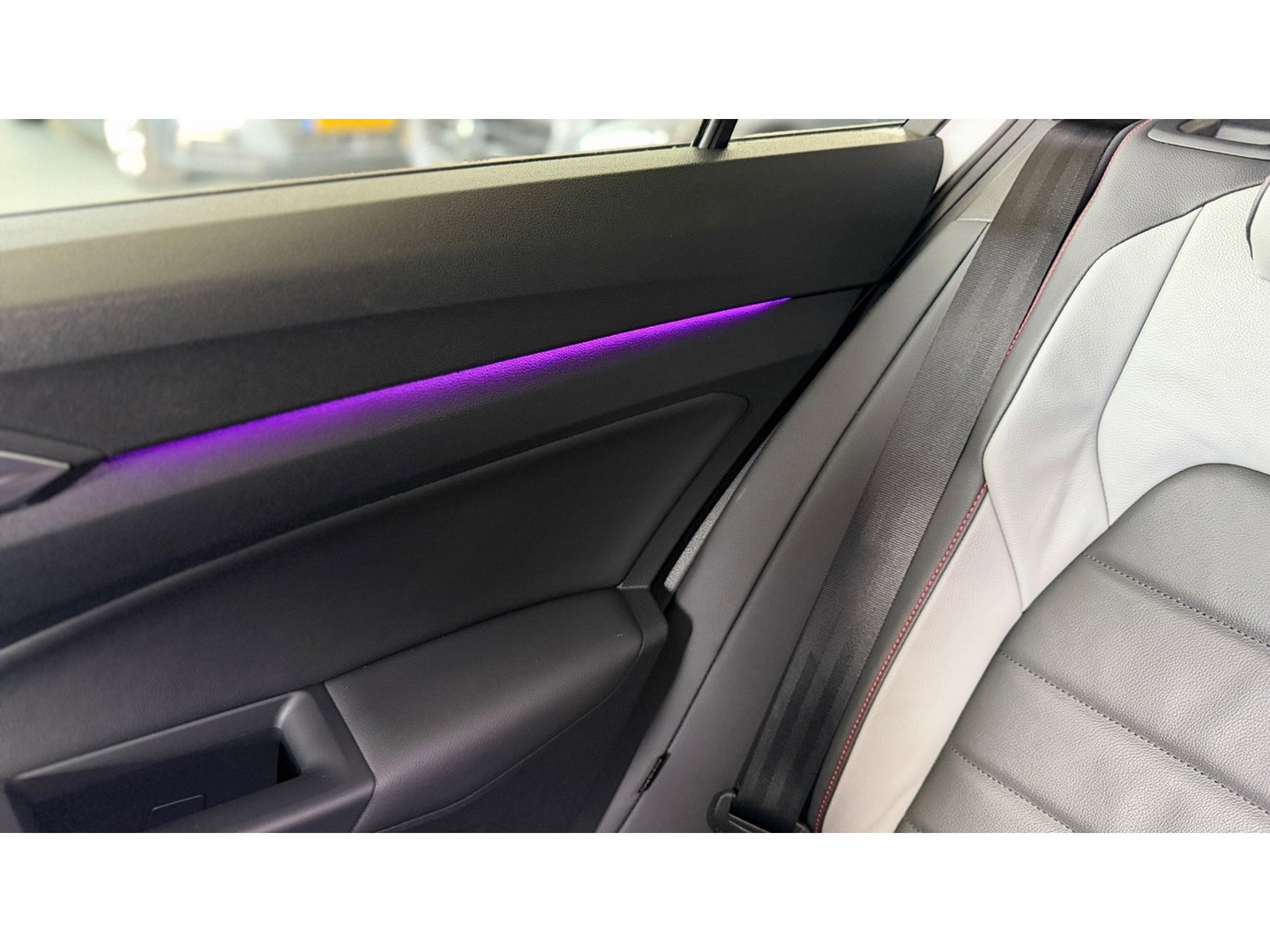 Volkswagen Golf 2.0 TSI GTI Panoramadak Leer Stoelverwarming/Verkoeling Camera Keyless entry