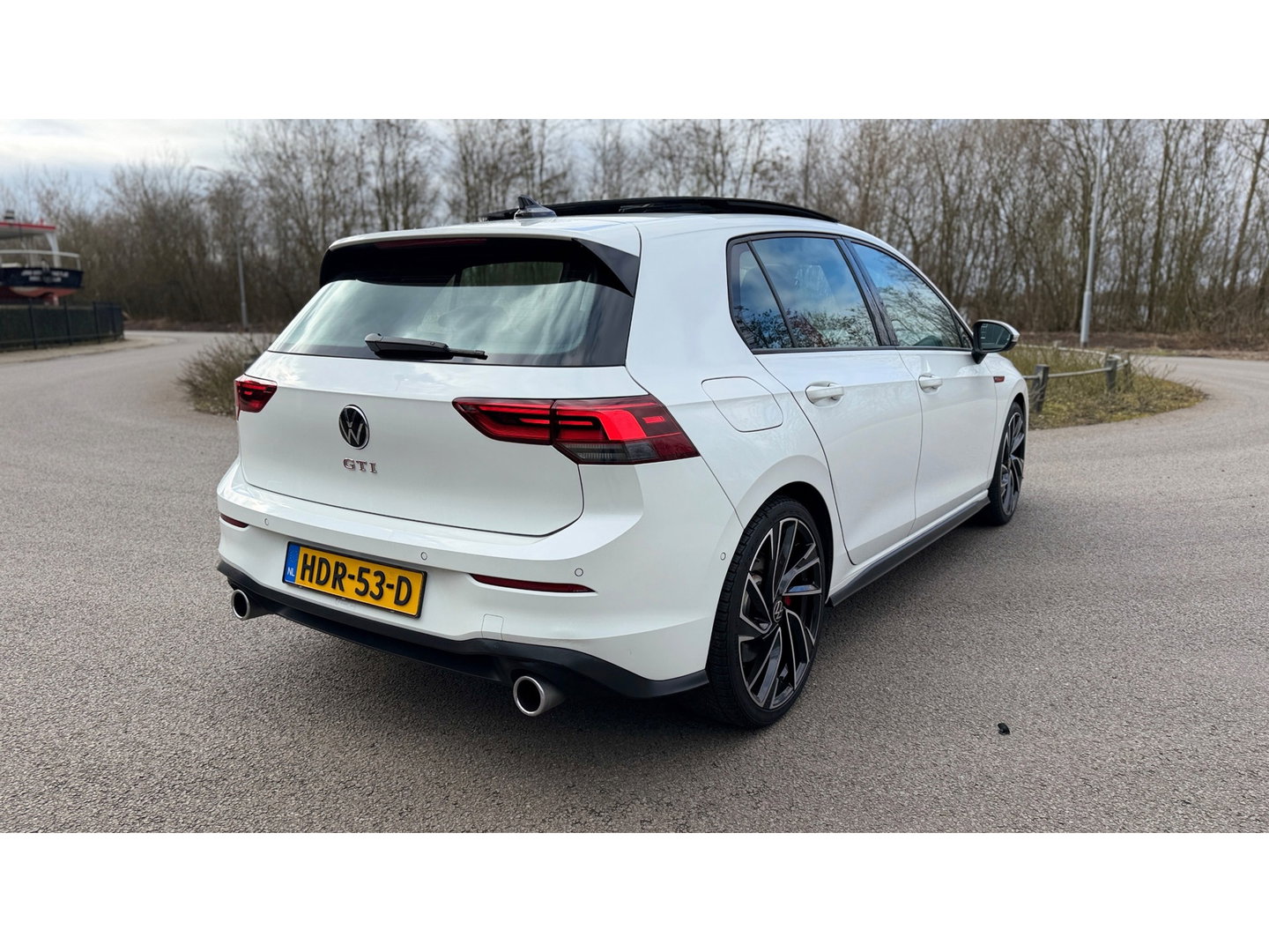 Volkswagen Golf 2.0 TSI GTI Panoramadak Leer Stoelverwarming/Verkoeling Camera Keyless entry
