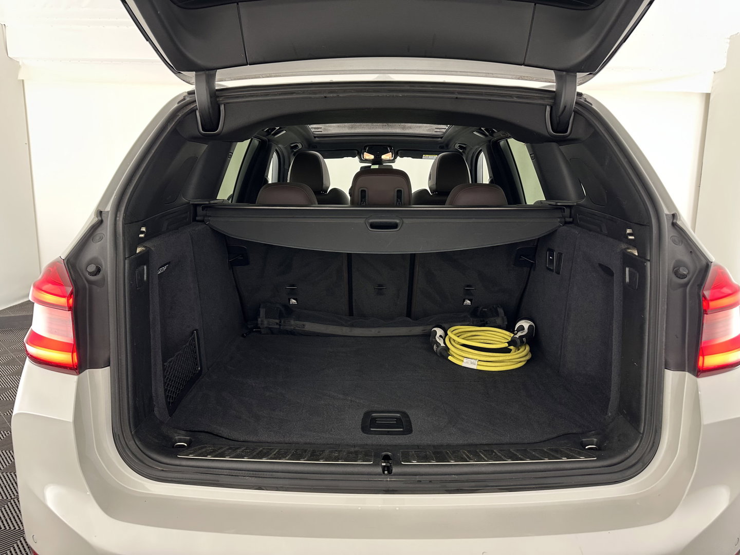 BMW iX3 High Executive 80 kWh [3-Fase-11kW] {SOH-100%} (INCL-BTW) Aut. *PANO | LEATHER | HARMAN/KARDON | FULL-LED | BLINDSPOT | MEMORY-PACK | DIGI-COCKPIT | HEATED-SPORTSEATS | KEYLESS | TOPVIEW | DAB+ | NAVI-FULLMAP | HEAD-UP | PRIVACY-GLASS | .