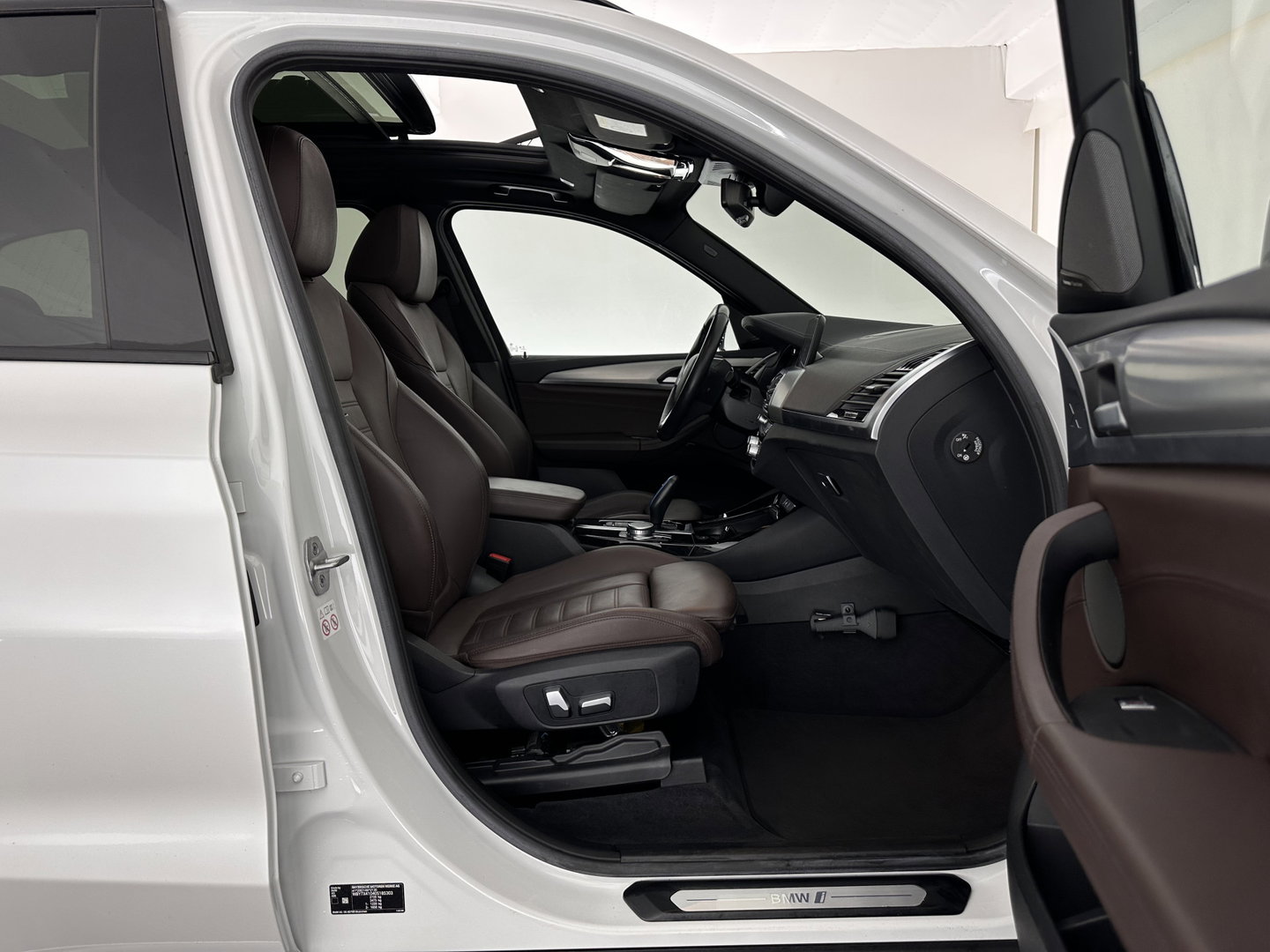 BMW iX3 High Executive 80 kWh [3-Fase-11kW] {SOH-100%} (INCL-BTW) Aut. *PANO | LEATHER | HARMAN/KARDON | FULL-LED | BLINDSPOT | MEMORY-PACK | DIGI-COCKPIT | HEATED-SPORTSEATS | KEYLESS | TOPVIEW | DAB+ | NAVI-FULLMAP | HEAD-UP | PRIVACY-GLASS | .